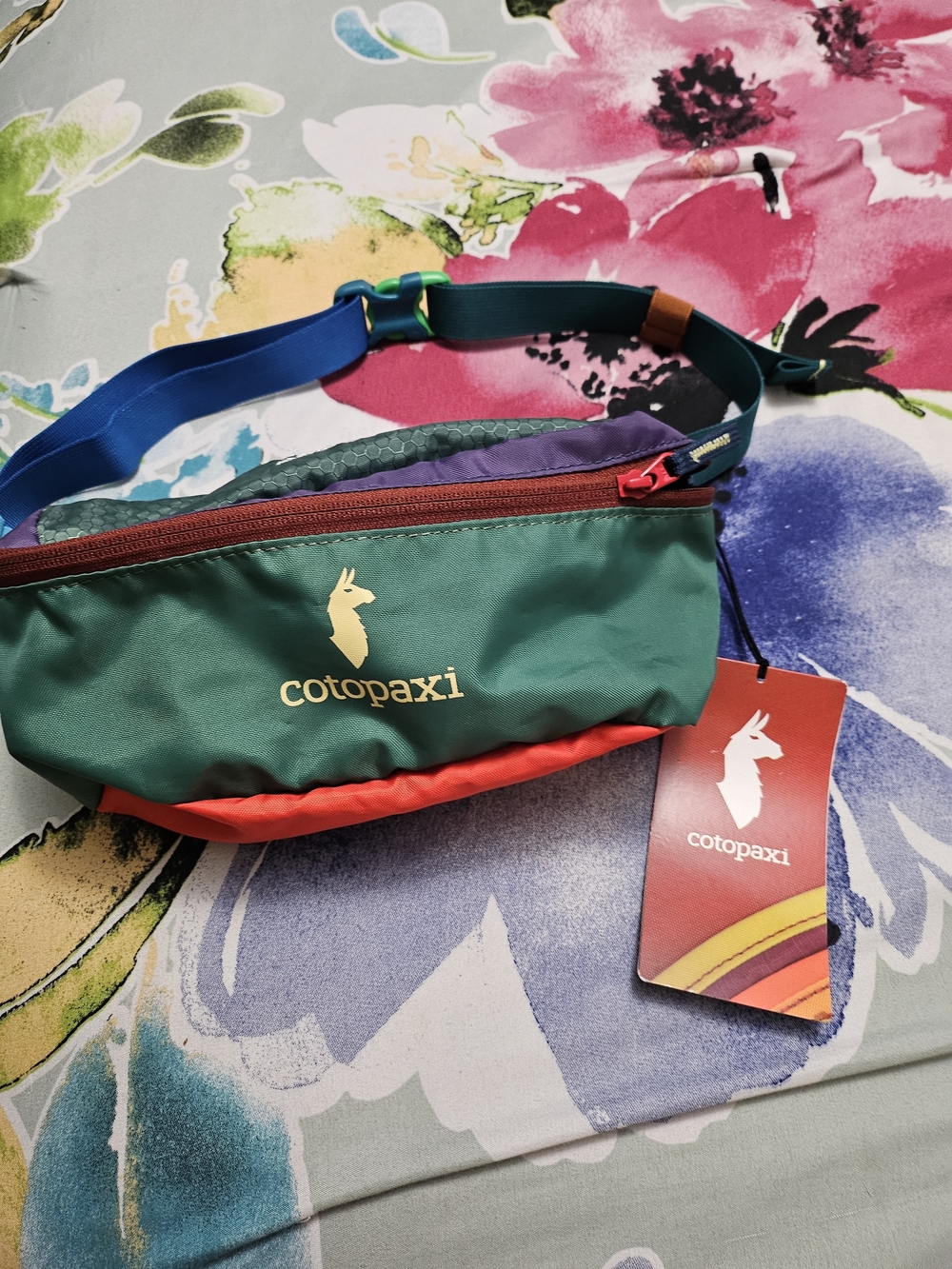 Cotopaxi Green & Red Del Día Men's Waist Pack - Picture 6 of 7